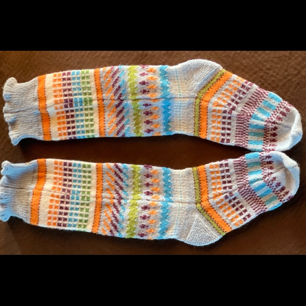 2 pairs Adorable Knit/Comfy Slipper Socks, Both are W-sz 6-10.